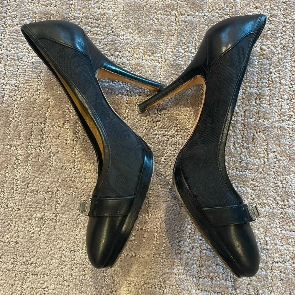 Coach Camille Signature Turn Lock Black Pump, Leather/Jacquard, Almond Toe, 8.5B - Picture 4 of 13
